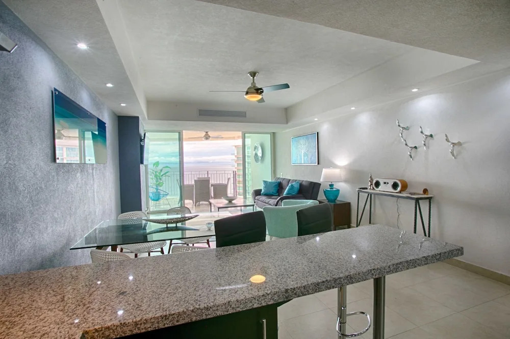 24th Floor Beachfront 1 Bedroom