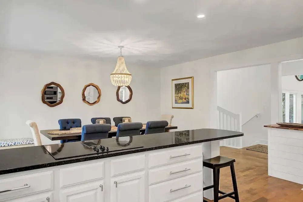 17 Oyster Row by Avantstay Lakefront Charm