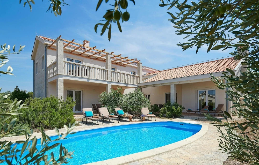 Stunning Home in Stari Grad With Outdoor Swimming Pool, Wifi and 4 Bedrooms