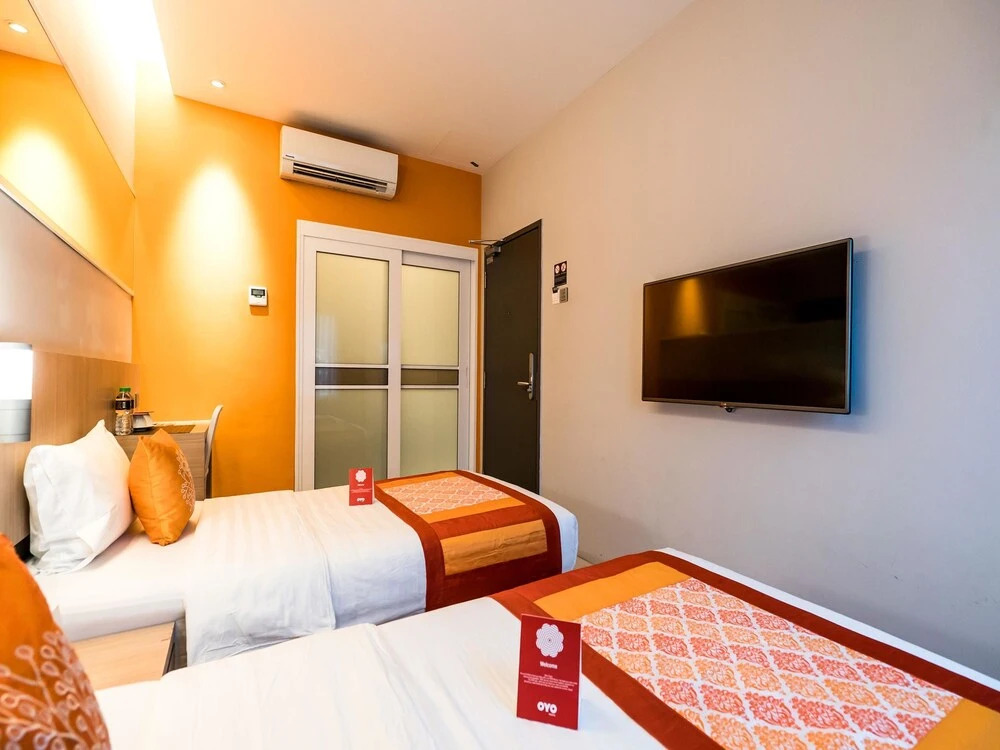 OYO 279 Orange Premier Hotel