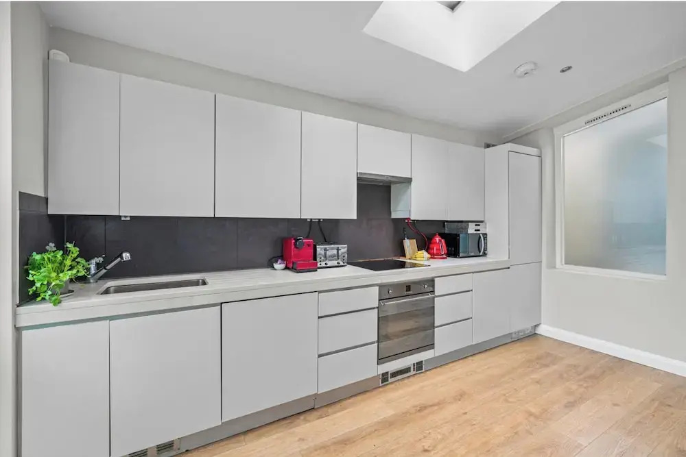 3 Bed City Centre House Sleeps 6 - Parking, Wifi