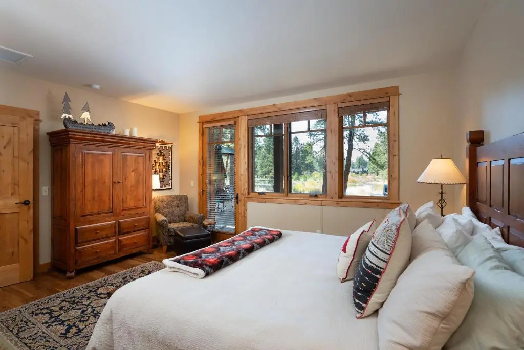 New Listing! Luxury 3 Bedroom Townhome in Old Greenwood-Walk to the Pavilion!
