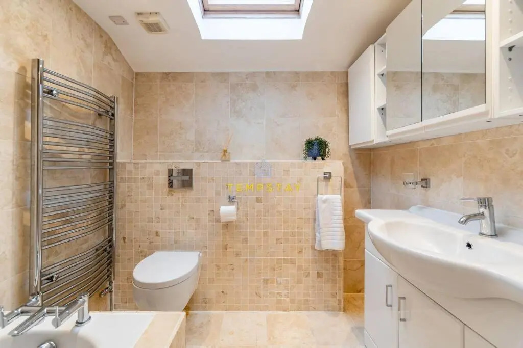 STYLISH 3 BED COTTAGE, WALK 2 ALL SIGHTS & HIGH ST - By Tempstay