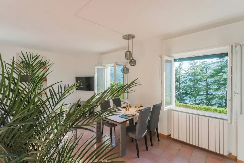 The Writers Nest Waterfront Villa by Rent All Como