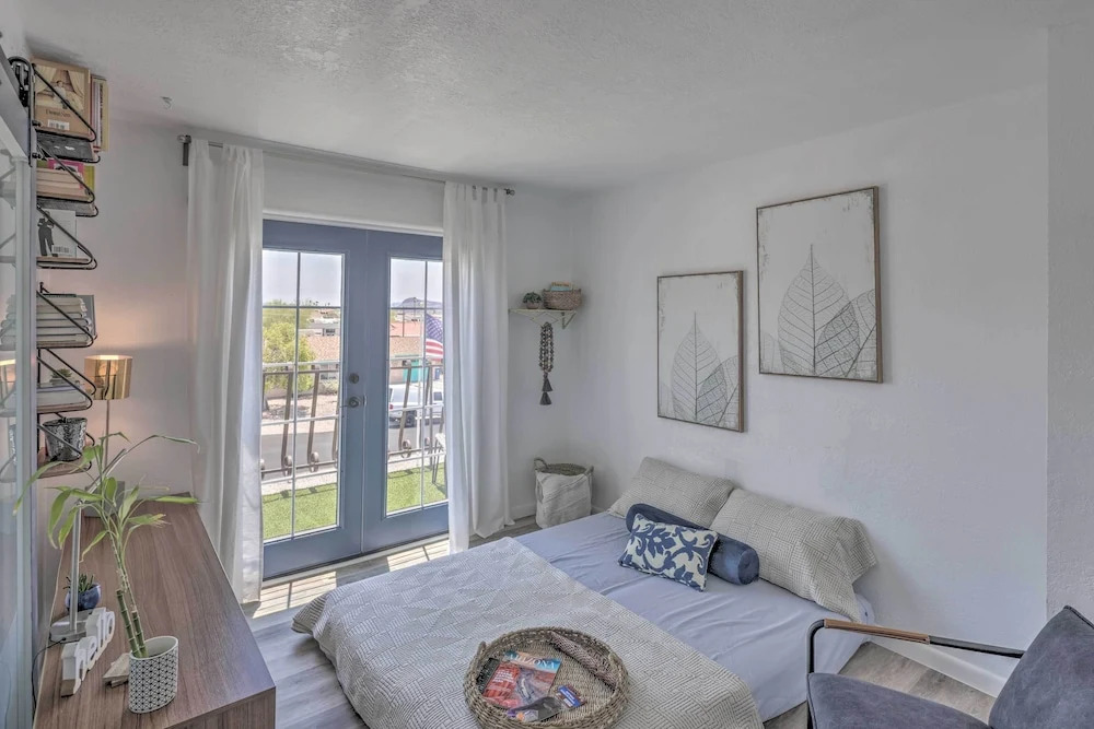 Serene Havasu Oasis: Newly Remodeled w/ Views