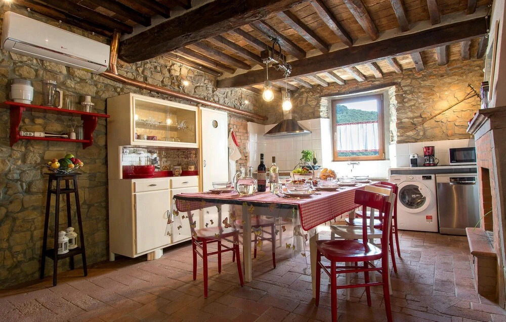Nice Apartment in Benabbio with Hot Tub & 3 Bedrooms