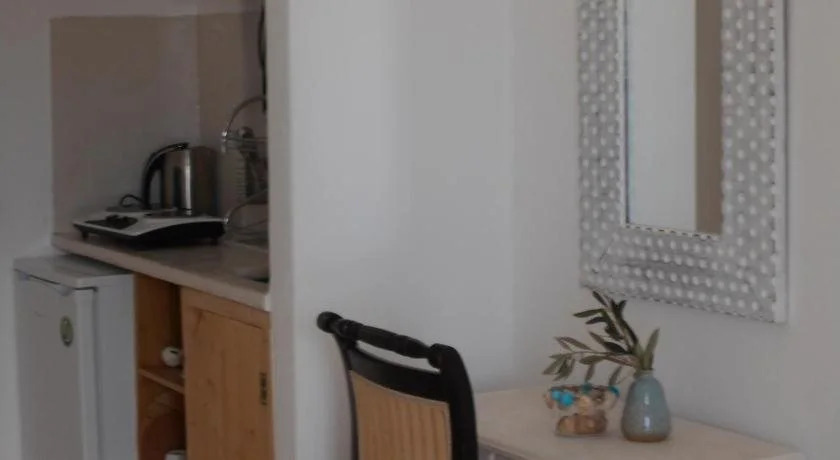 Dahlia Apartments And Studios