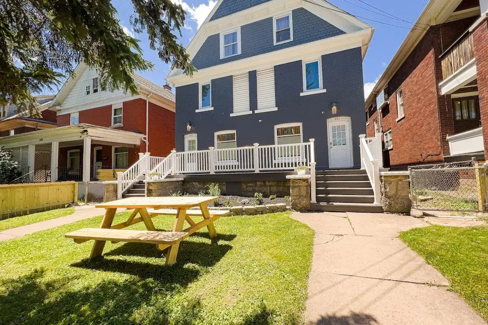 The Wheel of Fortune Duplex-8BR Parking