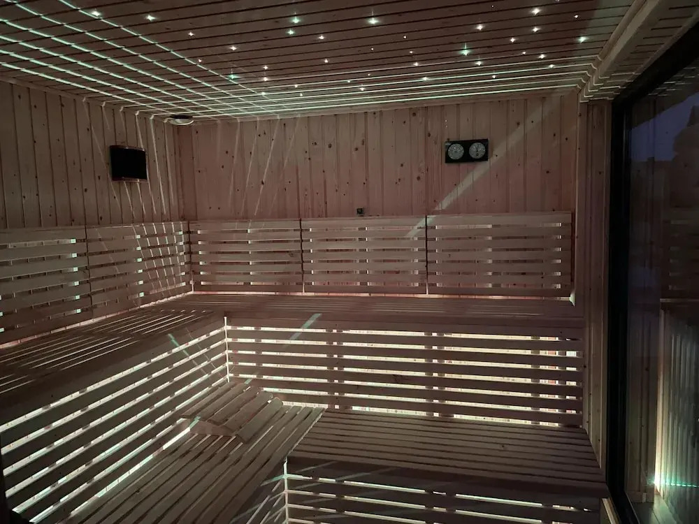 Holiday Homes Near the Beach, Sauna, Whirlpool