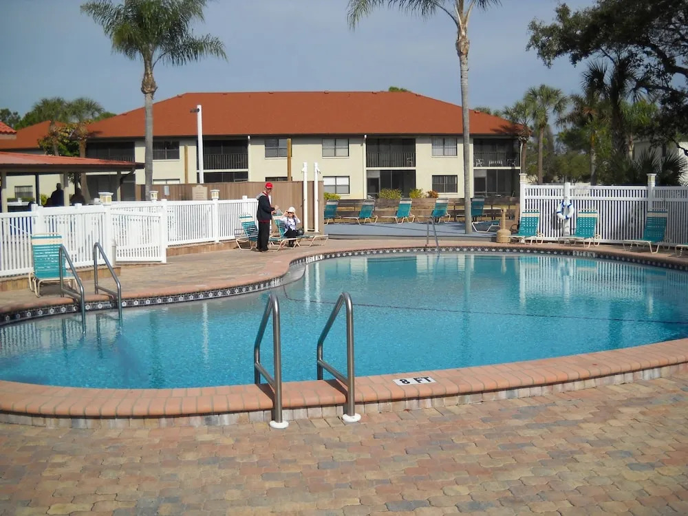 4515 Shorewalk Updated First Floor Condo