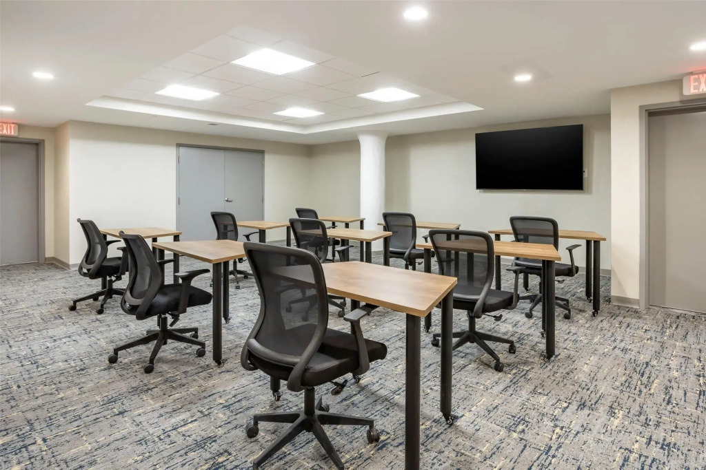 Comfort Inn & Suites Newark Liberty International Airport