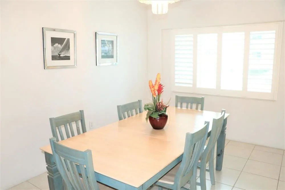 Jamaica Royale T22 - 2 Br Condo
