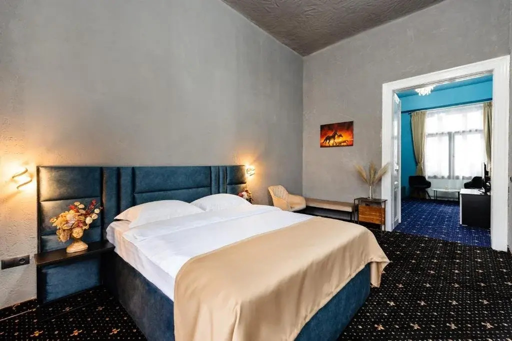 Palace Bulevard Inn
