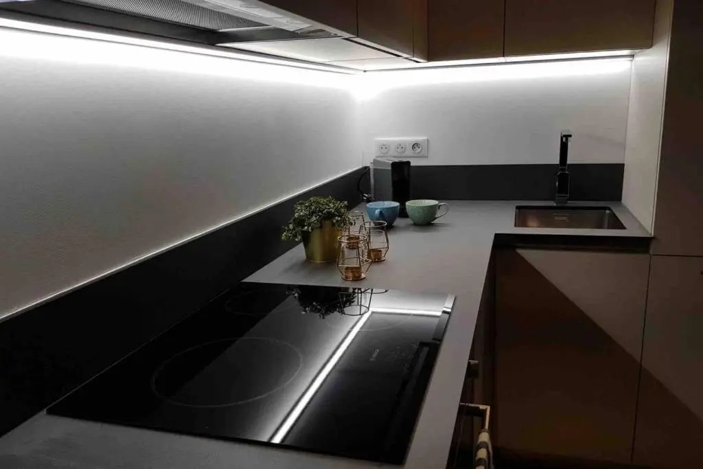 Appartement 2 chambres refait à neuf, climatisé, à 2 min de la mer