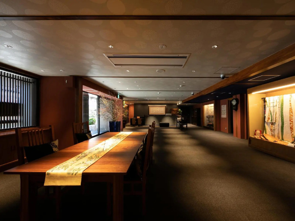 Gion Shinmonso