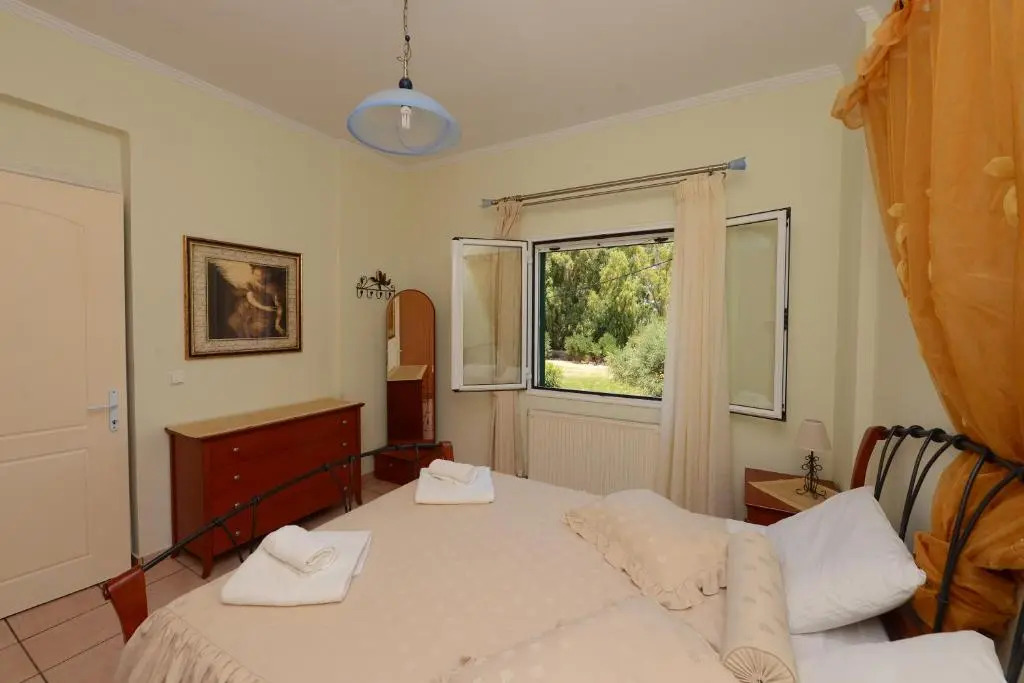Roula's Studios & Apartment