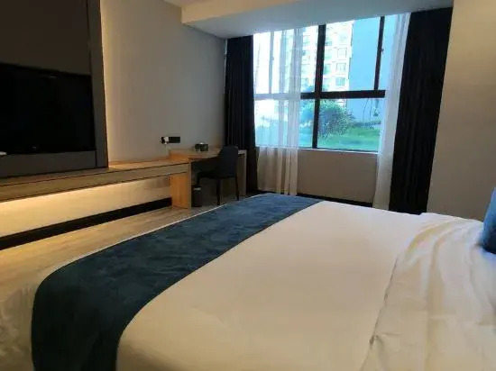 H Hotels (Xingyi Jichang Avenue)
