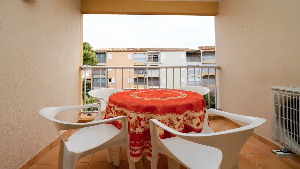 Sunny Garden Apartment in Agde
