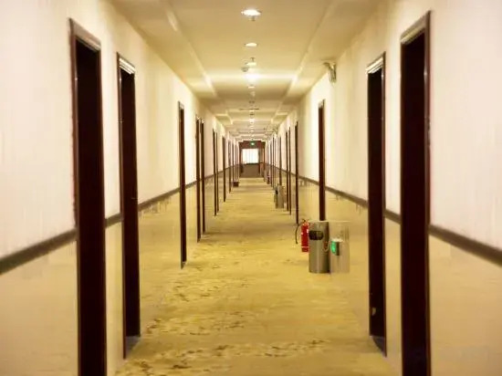 Xixia Chaoyue Business Hotel