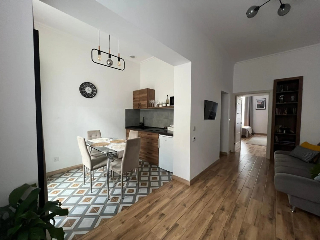 Fiesta Apartment on Franka 2BR-6P
