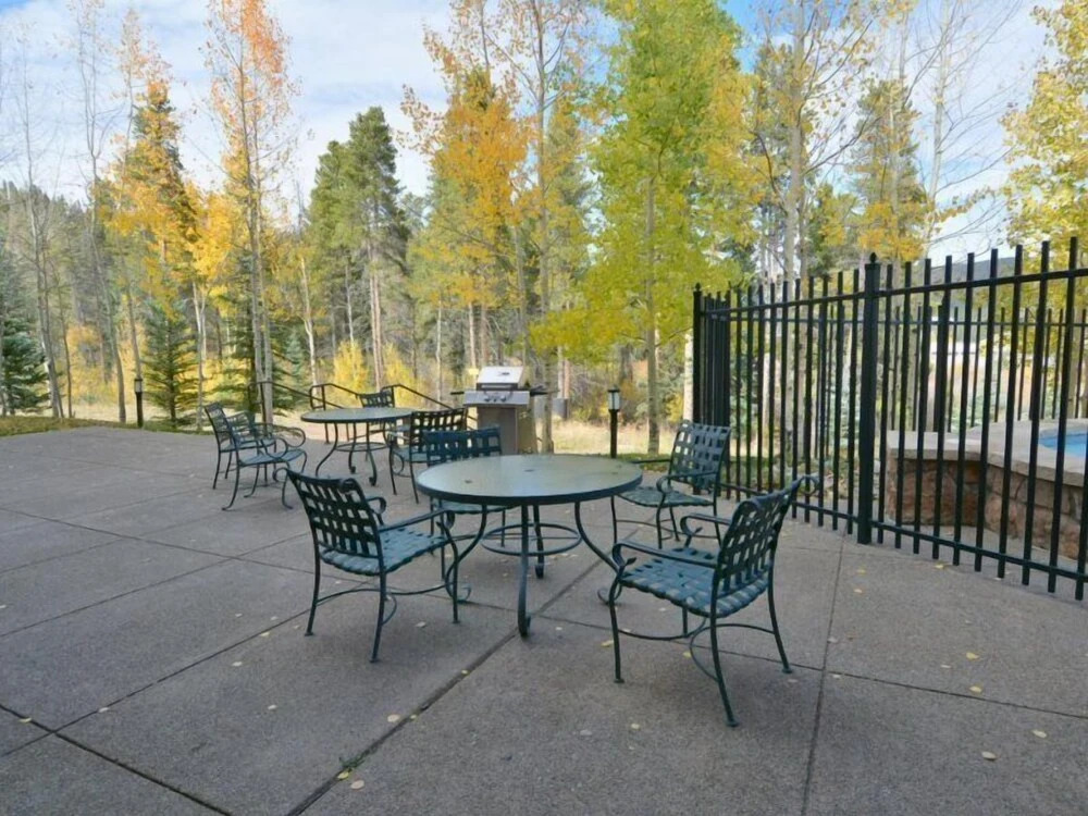 Luxury 2 Bedroom Mountain Vacation Rental in Breckenridge With Access to a Hot Tub and Heated Garage Parking