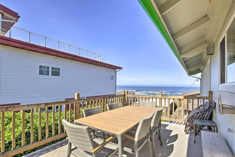Walk to Beach: Oregon Coast Escape w/ Hot Tub!