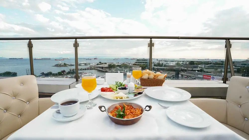 AURA MARINA HOTEL