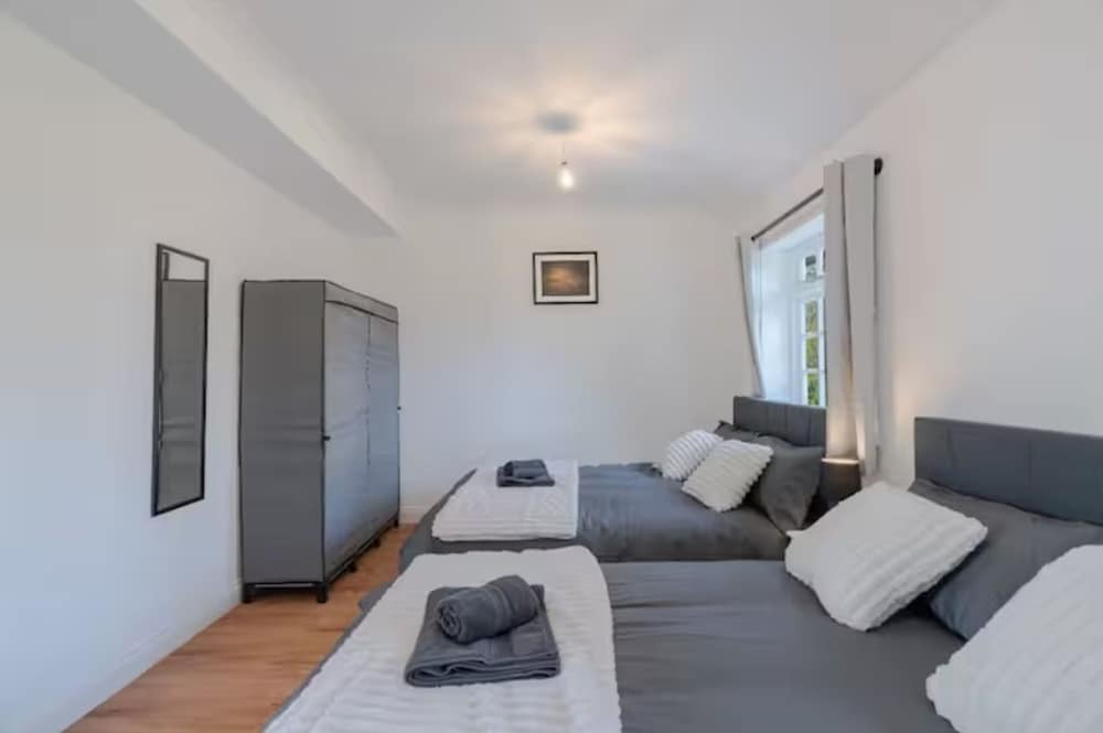 3BR Putney Home London Sleeps 8 Winter Deal