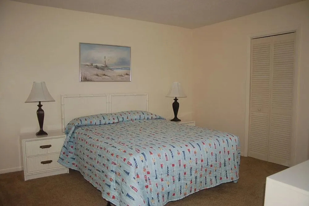 1037-2-G Crescent Sands at CB - 3 Br Condo