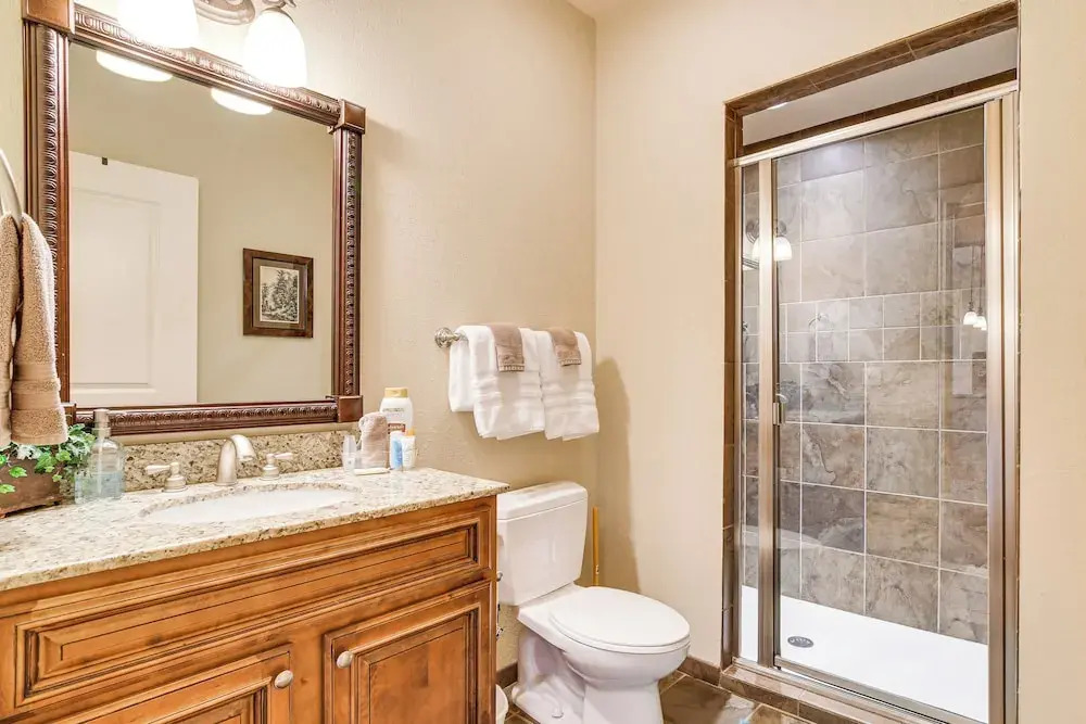 Branson Condo w/ Pool Access & Views, 3 Mi Dtwn!
