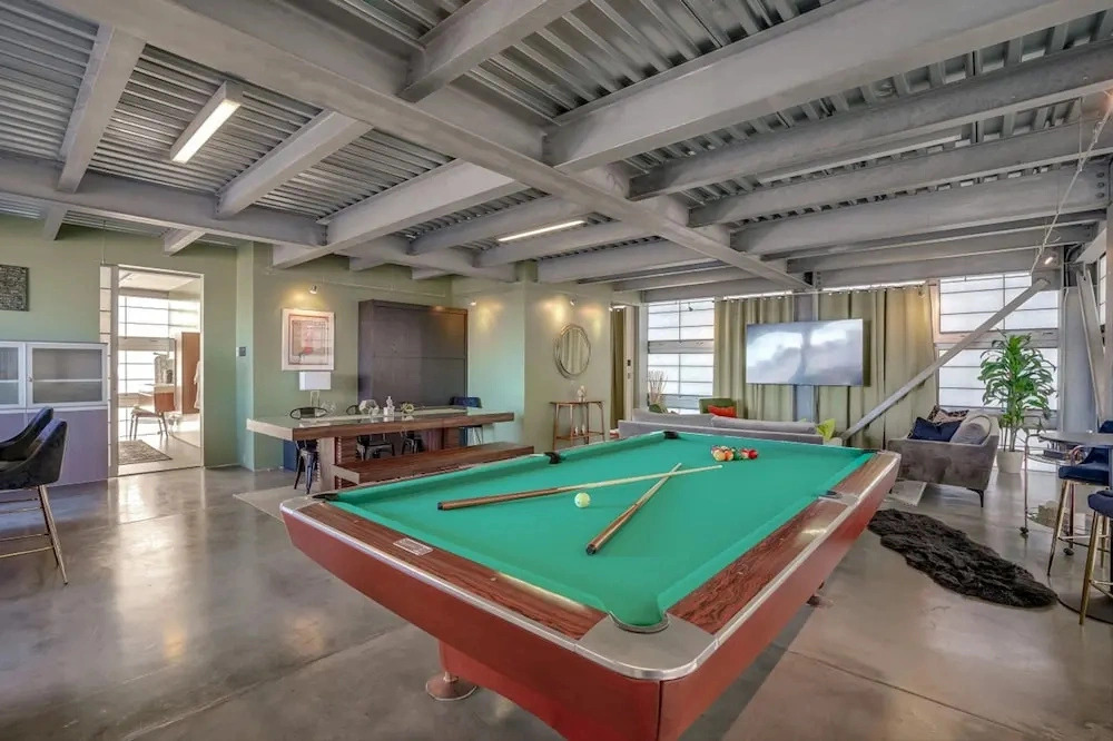 Modern Penthouse in Venice Beach-the Steel Rose
