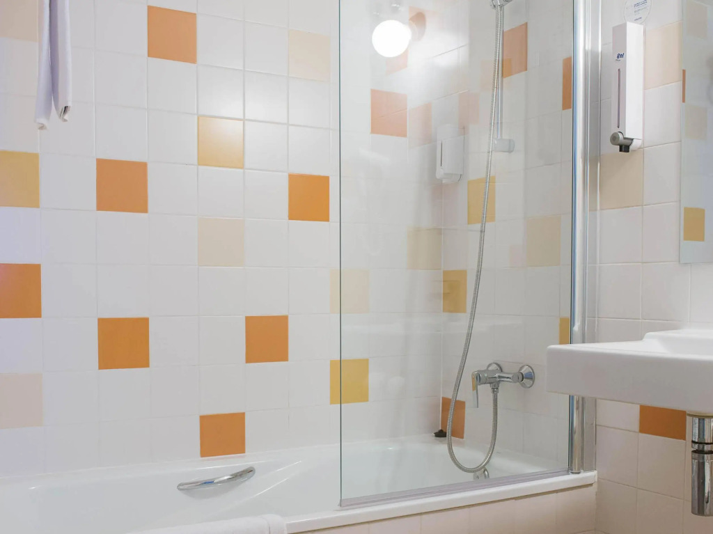B&B HOTEL Girona 2