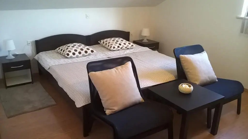 Nikolina Rooms