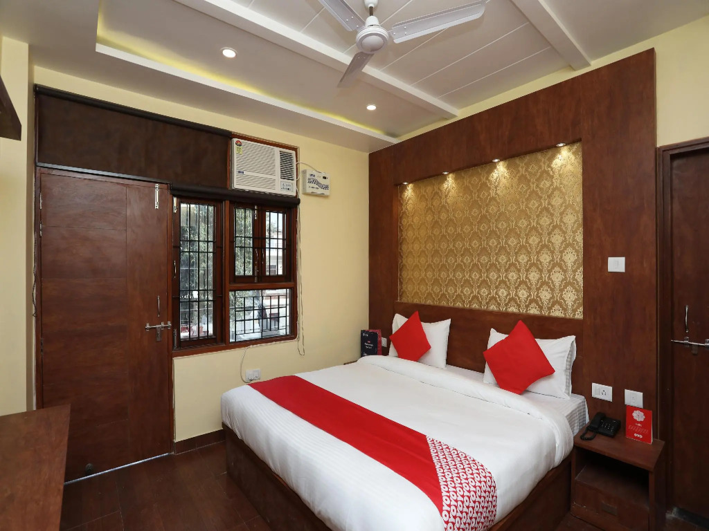 OYO 23616 Hotel Ss