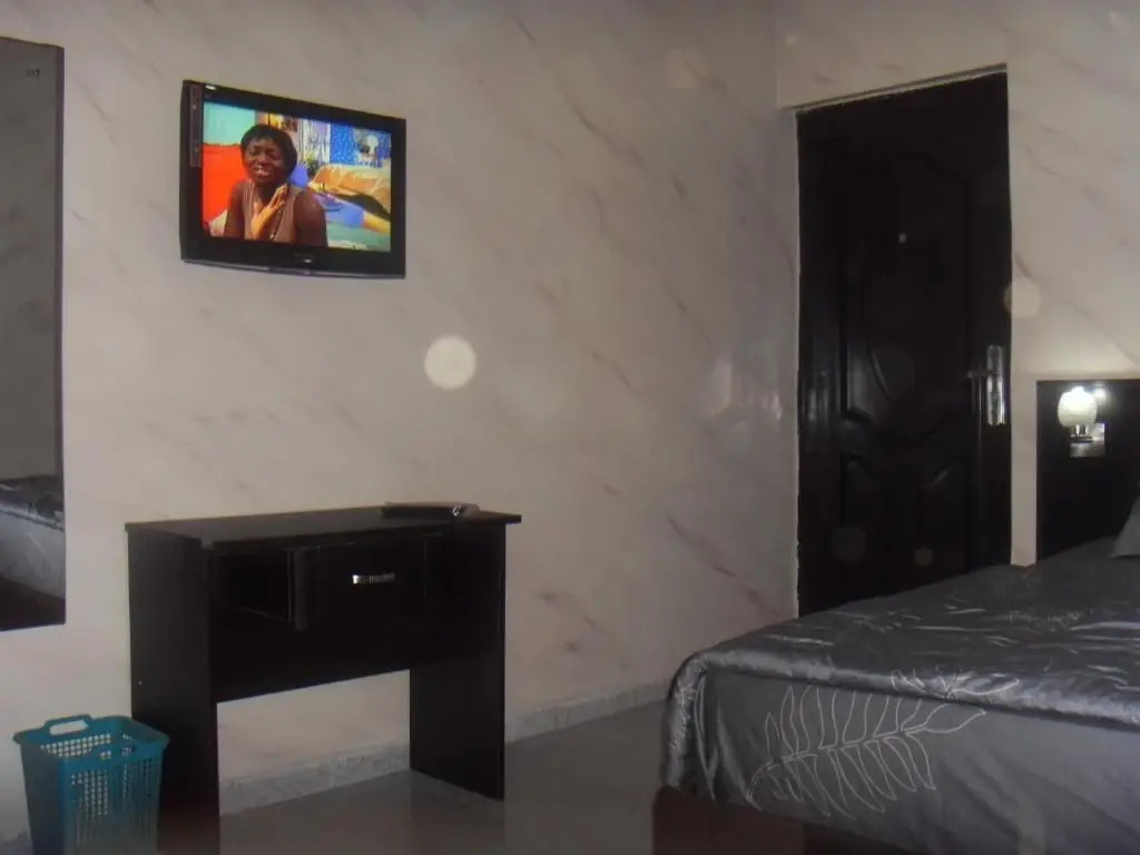 Vista Lounge & Suites