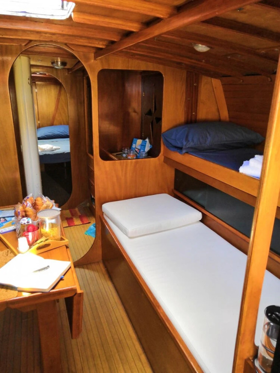Boat, Sleep & Tours EHoa