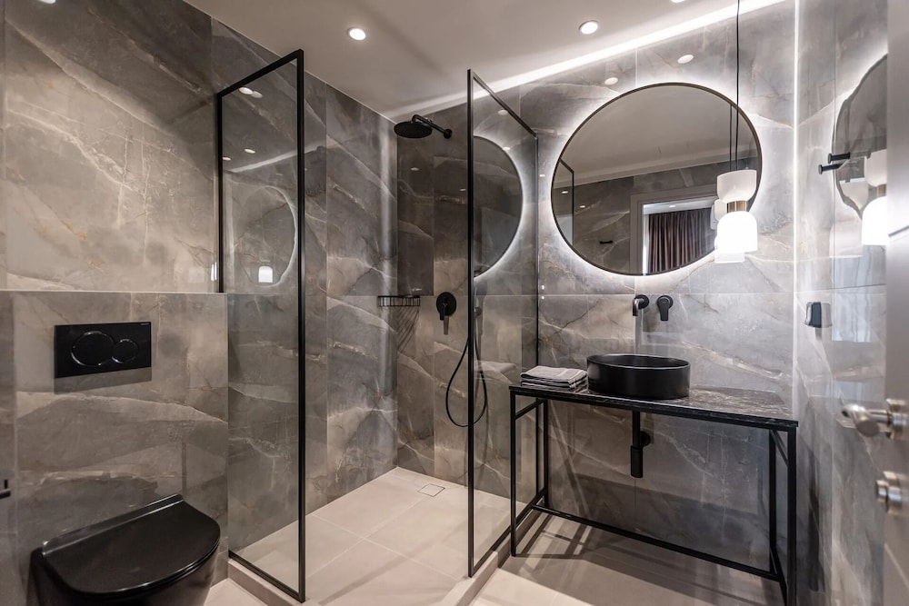 Lithia Exclusive Villas & Suites
