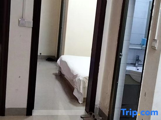 Liucheng Hongyuan Business Hotel
