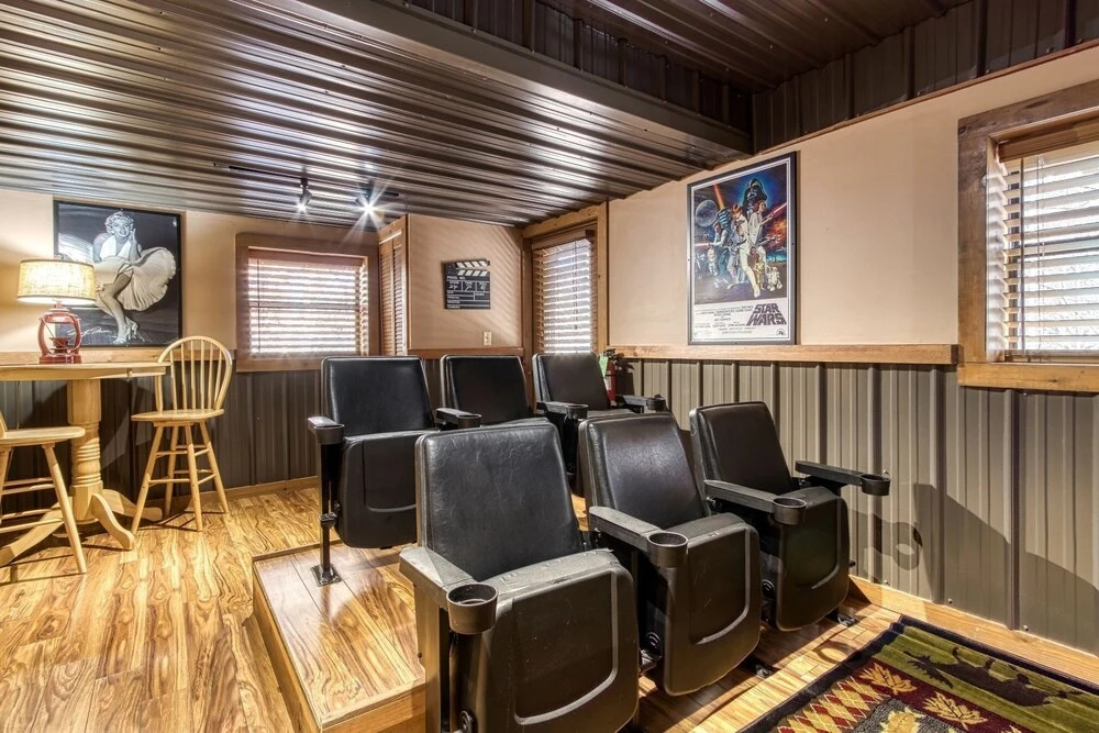 ER45 - Tin Pan Alley - Great location, Just across from swimming pool! cabin