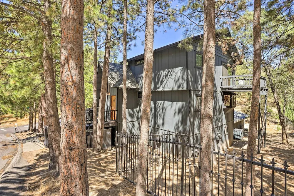 Luxe Timberland Villa w/ Lake Arrowhead Access
