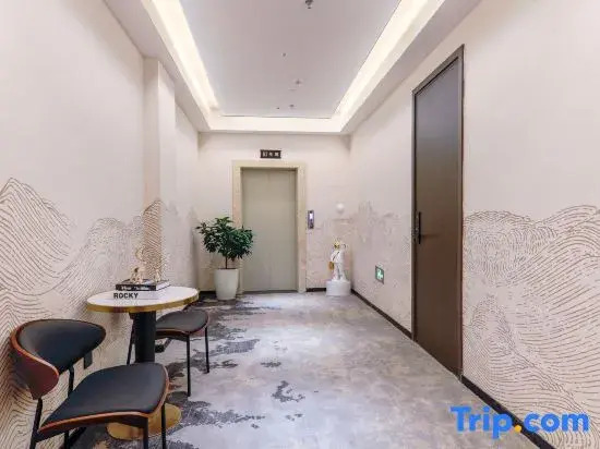 Yixin Design Hotel (Guangchang Bus Station)