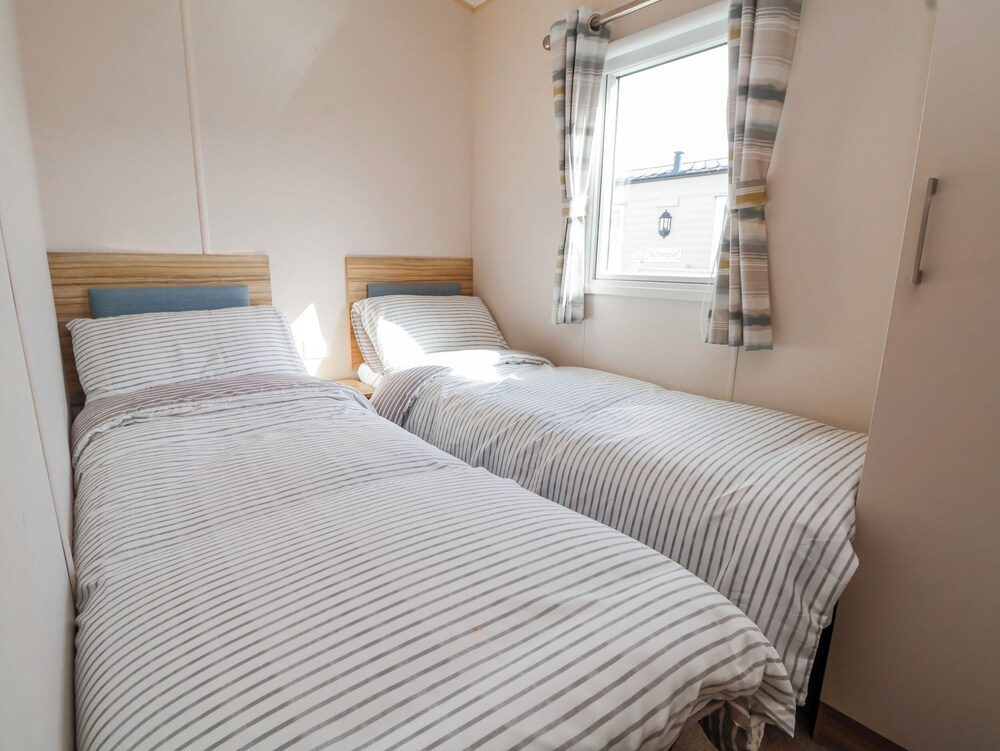 The Beachside Hideout - St Michaels and Browns Caravan Park