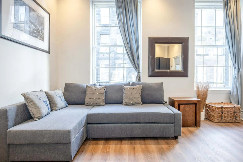 3 BEDROOM EDINBURGH VICTORIAN APARTMENT-6 Beds-Free Street Parking