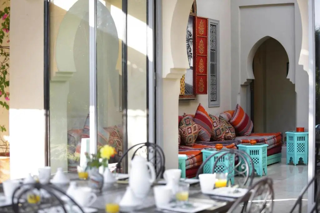 Villa DOMOLIV en exclusivité avec piscine et terrain de tennis privé