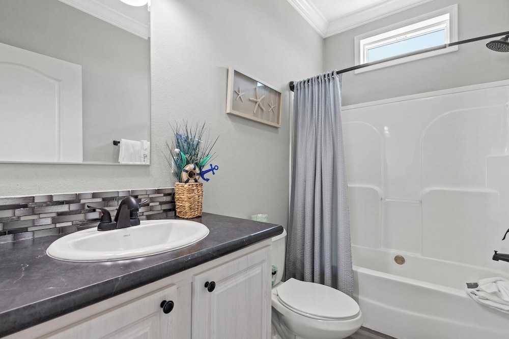 Pet Friendly Beach House - Lazy Palms