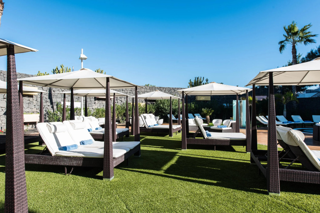 Отель THB Tropical Island