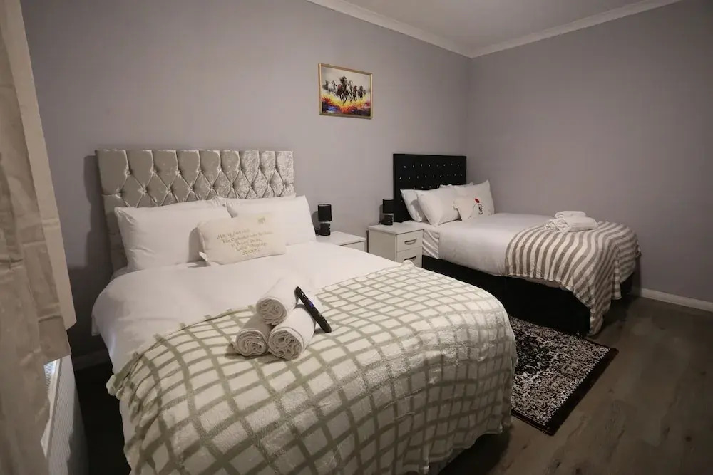 Heathrow roomzzzz BnB