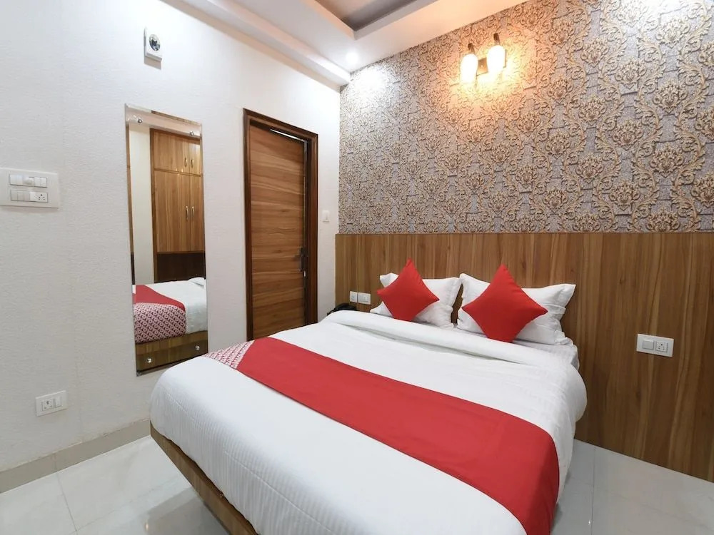 OYO 14387 Luxury Inn