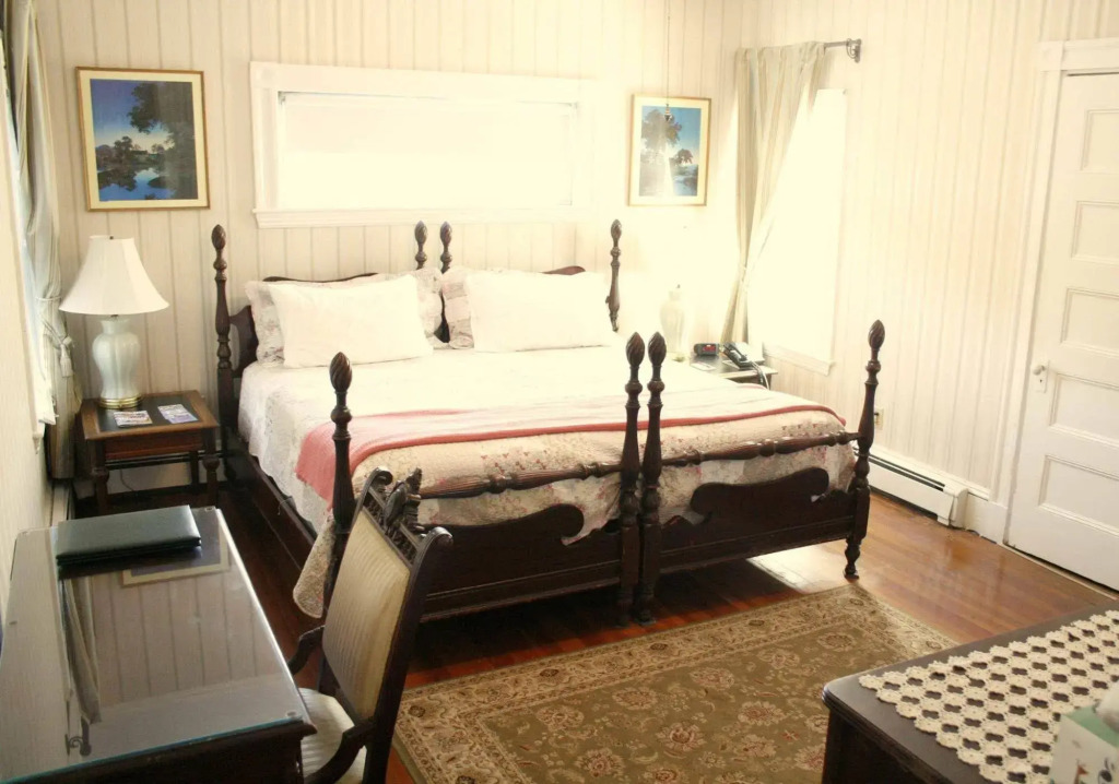 The Coolidge Corner Guest House: A Brookline Bed and Breakfast