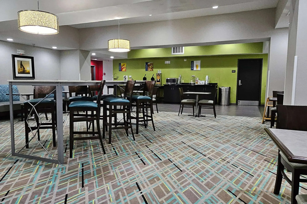 Ramada by Wyndham Burkburnett - Wichita Falls
